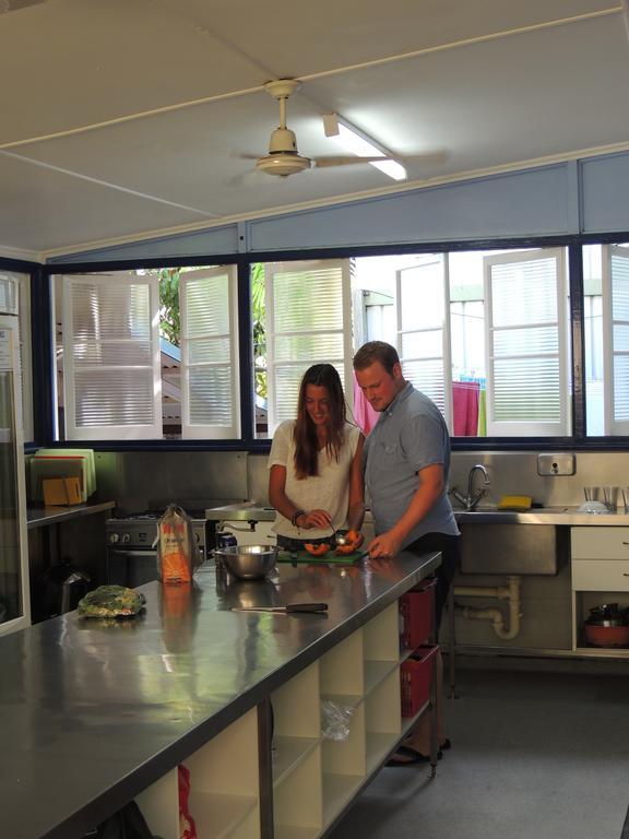Reef Lodge Backpackers Townsville Exteriör bild